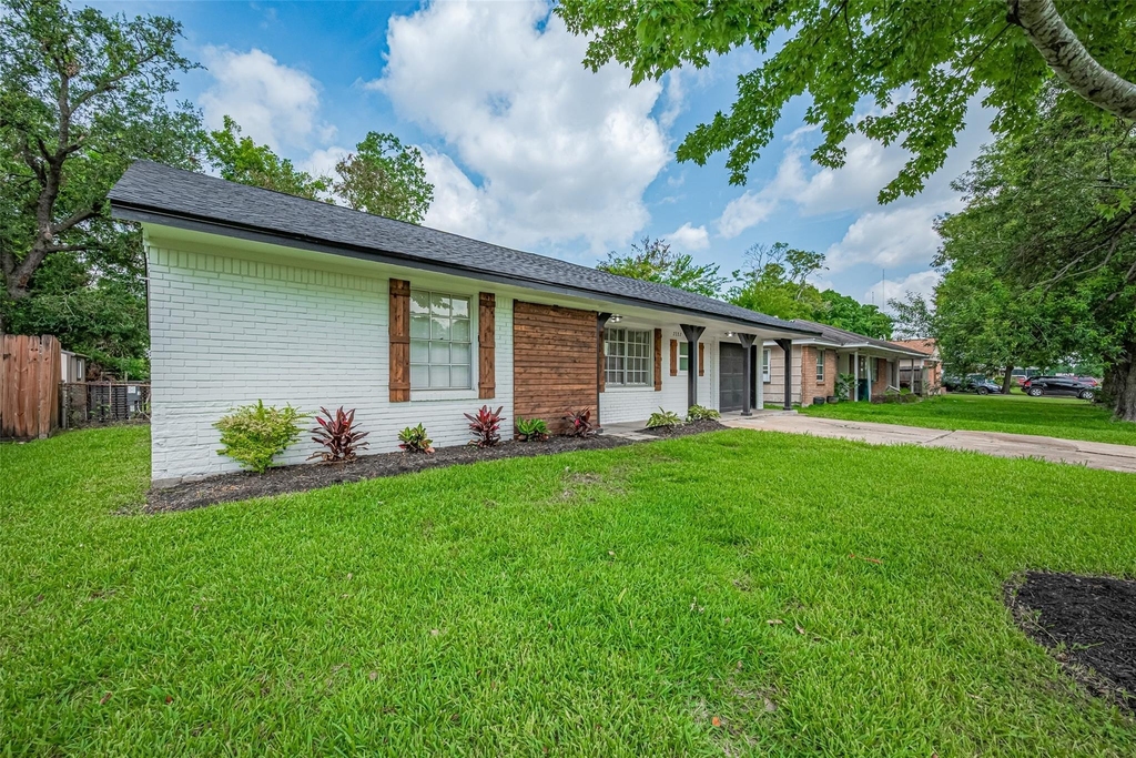 2112 Walnut Lane - Photo 1