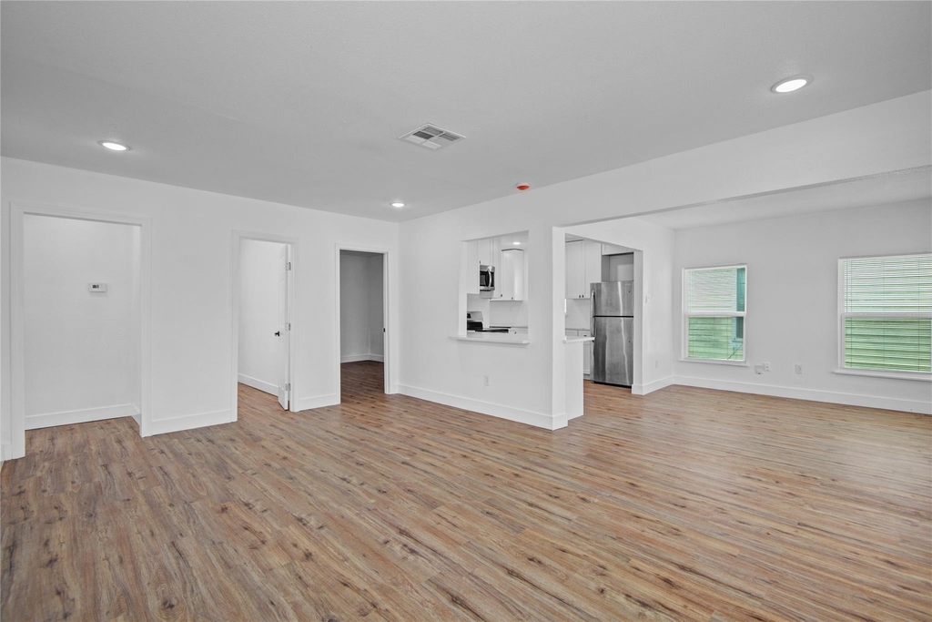 1203 W 6th Street - Photo 5