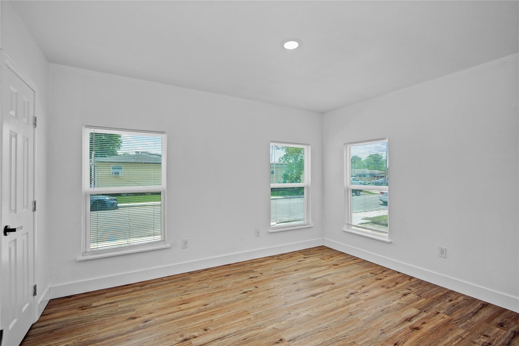 1203 W 6th Street - Photo 26
