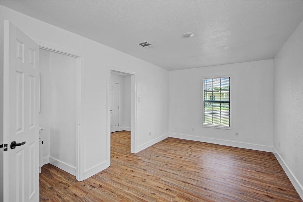 1203 W 6th Street - Photo 20