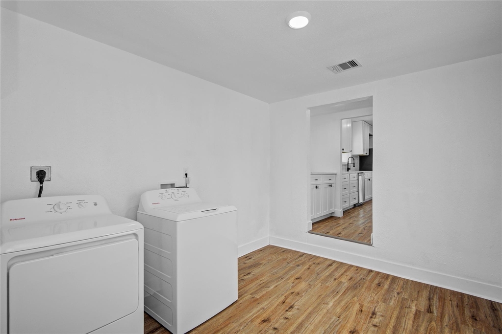 1203 W 6th Street - Photo 15