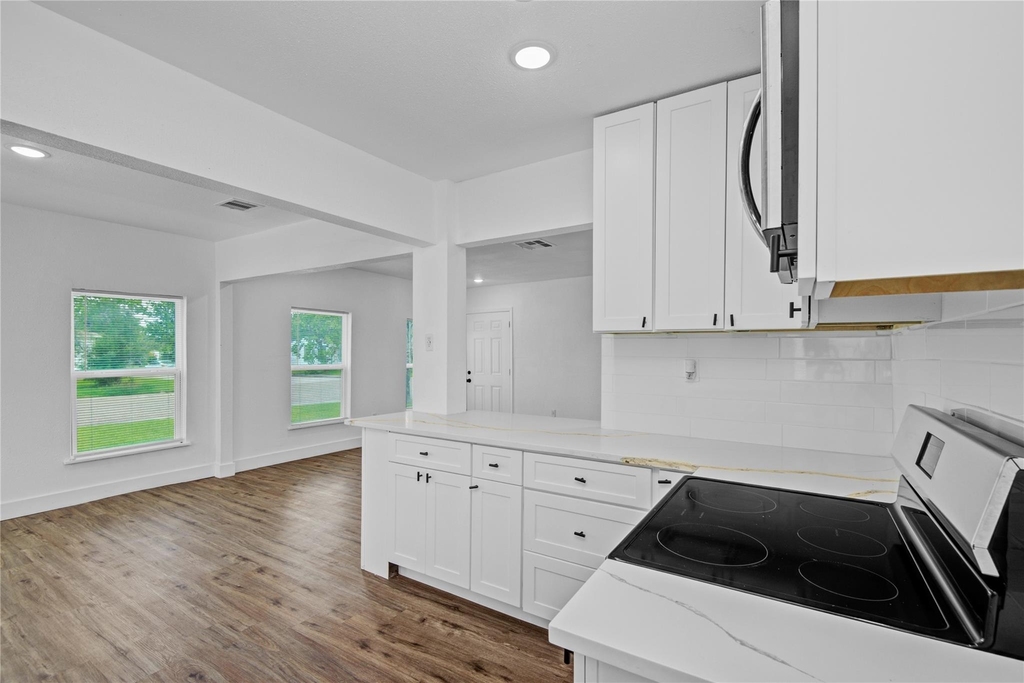 1203 W 6th Street - Photo 12