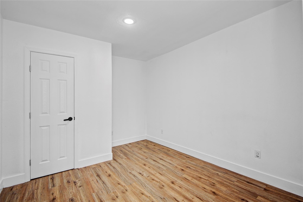 1203 W 6th Street - Photo 23