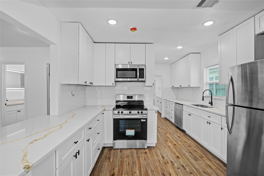1203 W 6th Street - Photo 10