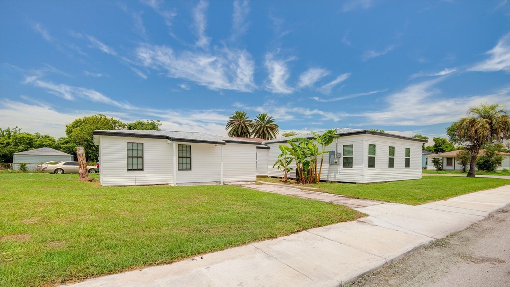 1203 W 6th Street - Photo 0