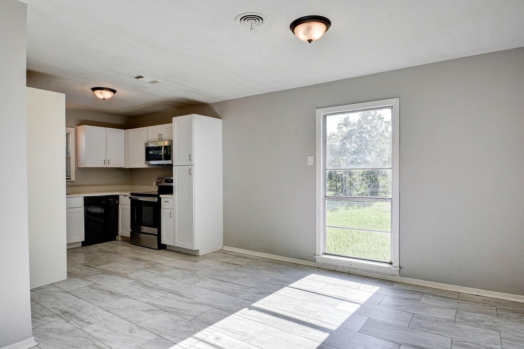 131 Lakewood Drive - Photo 4