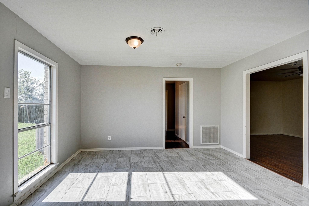131 Lakewood Drive - Photo 6