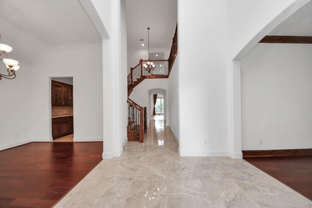 1807 Ravenel Lane - Photo 3