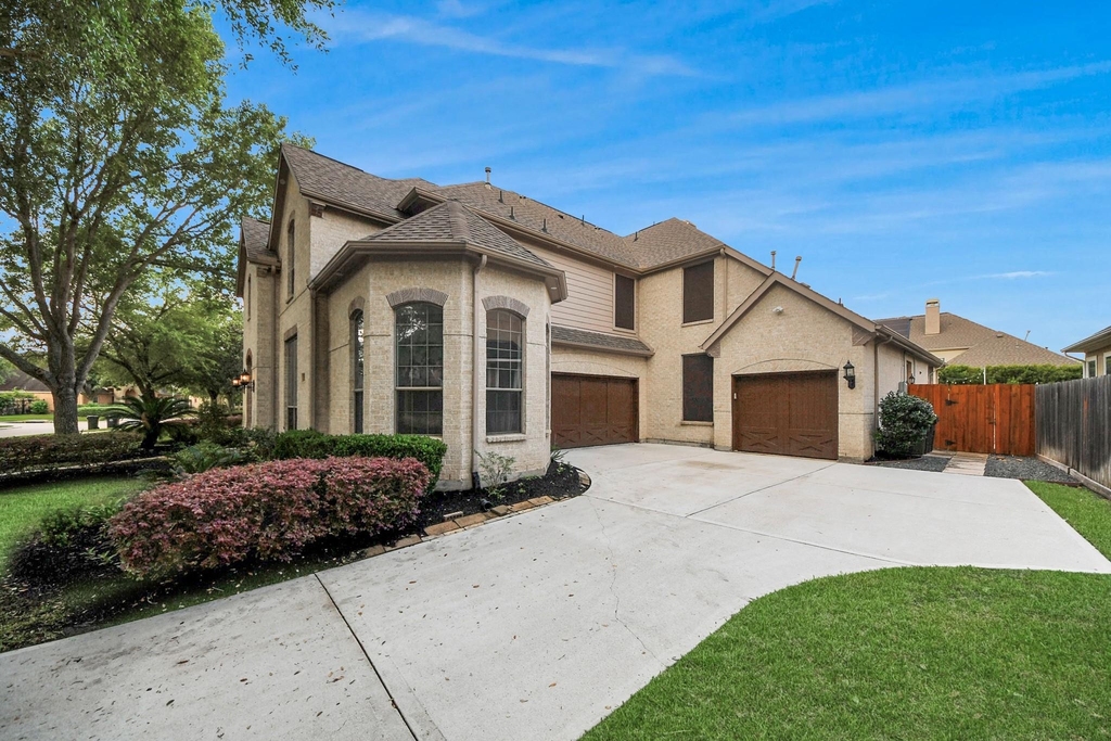 1807 Ravenel Lane - Photo 2