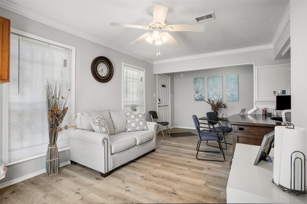 8800 Gulf Freeway - Photo 4