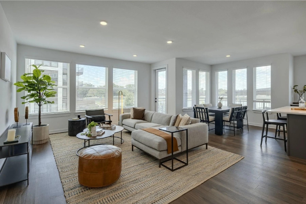 10421 Deerwood Road - Photo 0