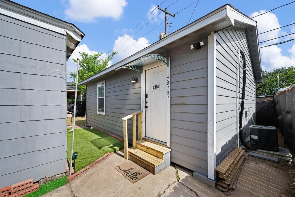 7815 Harding Street - Photo 0
