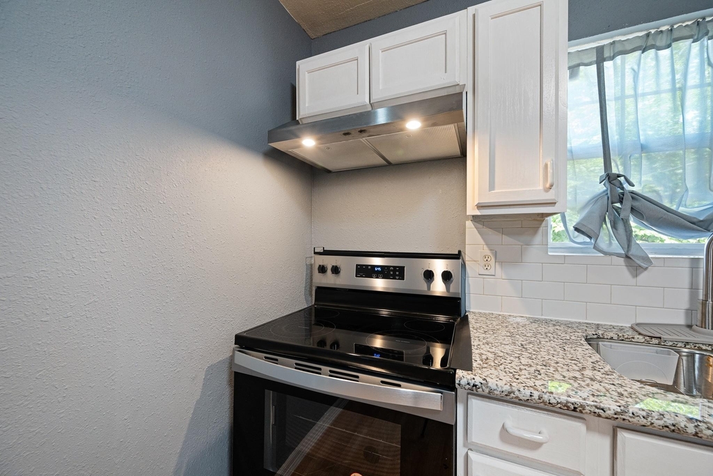 7815 Harding Street - Photo 12
