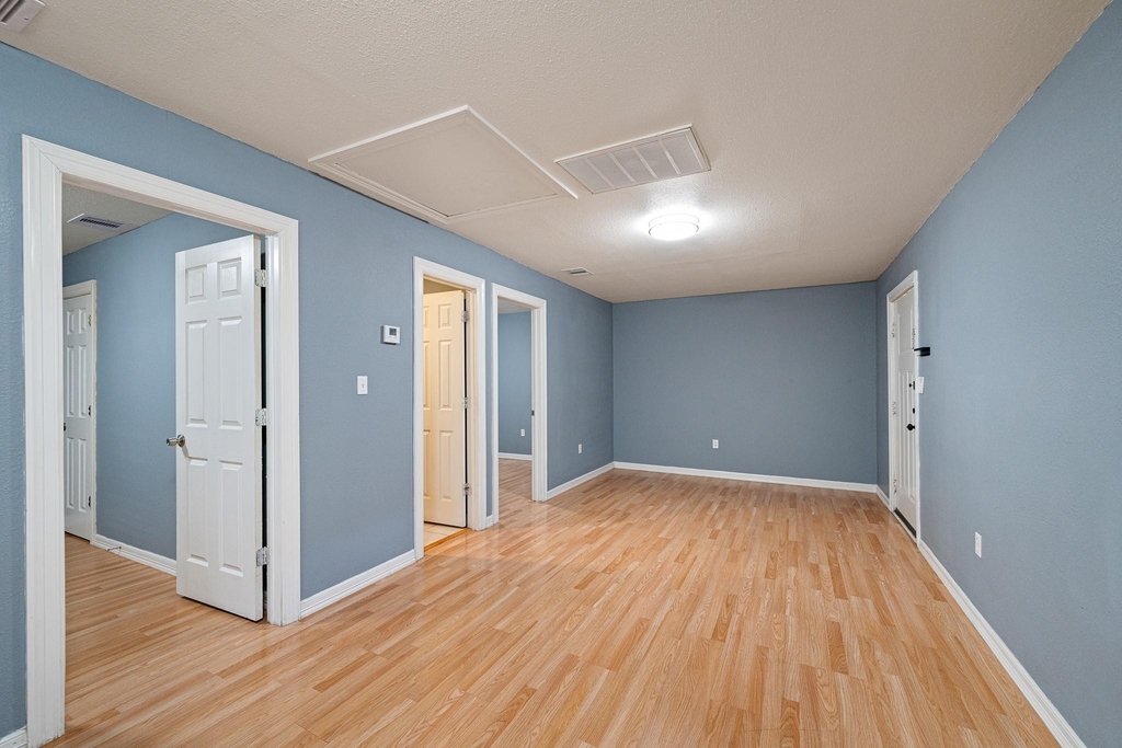 7815 Harding Street - Photo 8