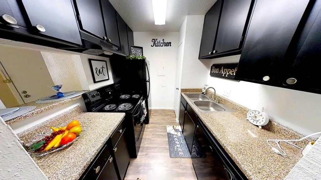 424 S Bender Avenue - Photo 2