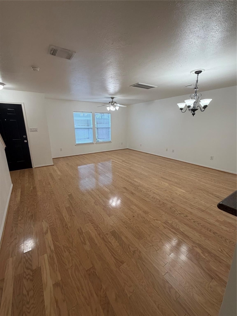 1421 W 26th Street - Photo 3