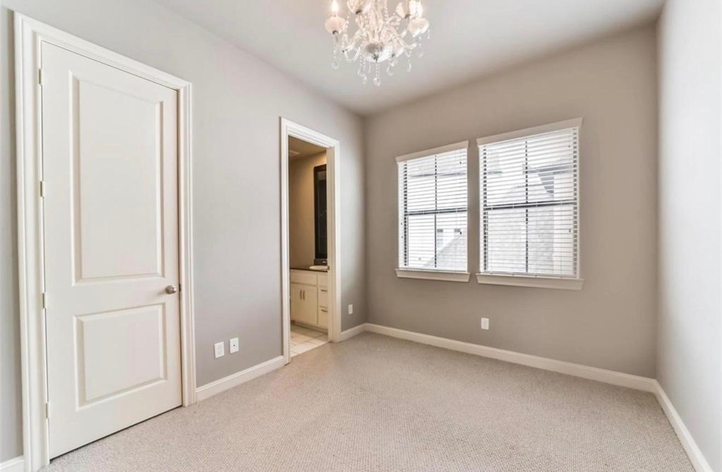 9642 Knight Road - Photo 8
