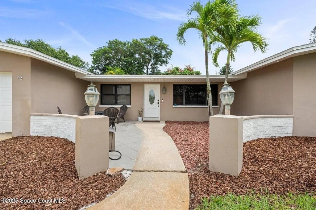 340 Greenway Avenue - Photo 2