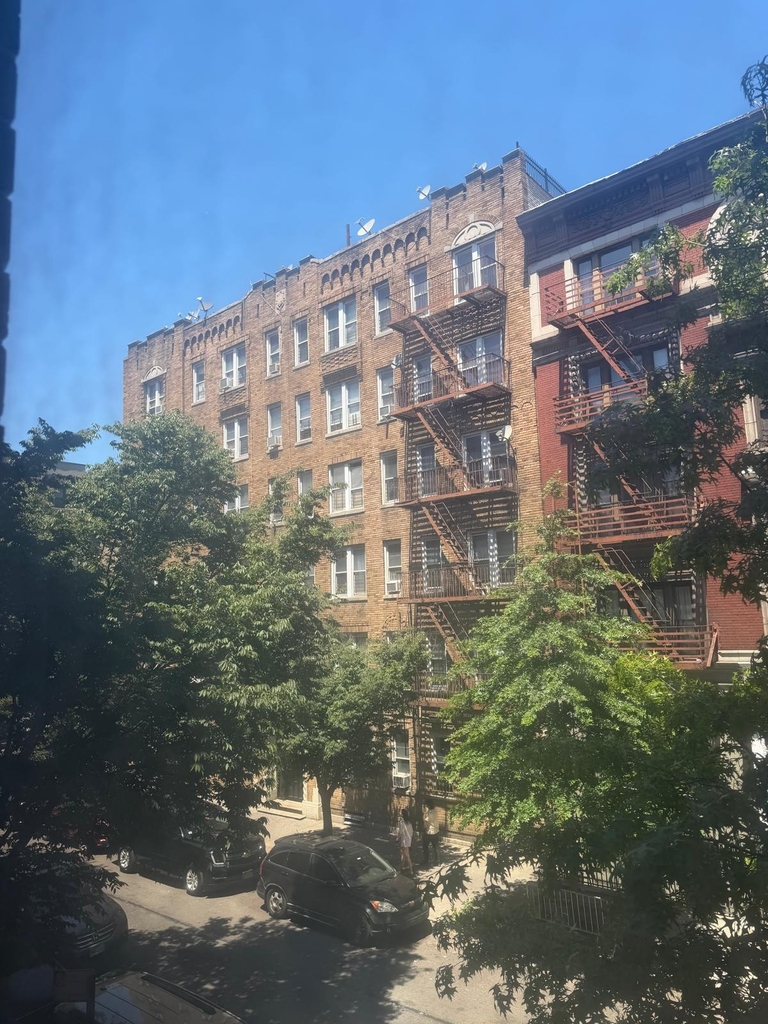 West 184th Street - Photo 12
