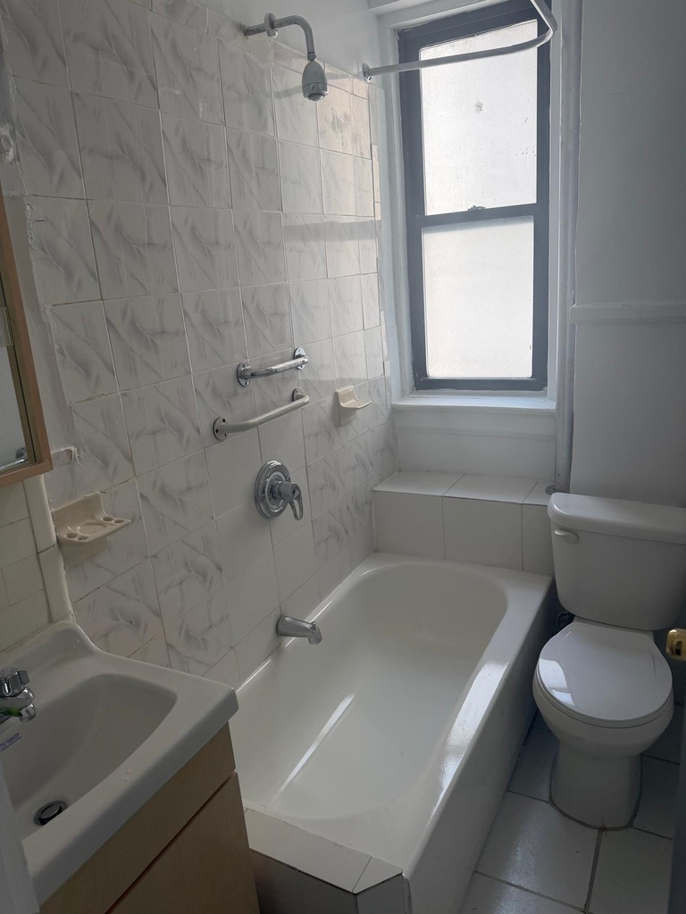 West 184th Street - Photo 3