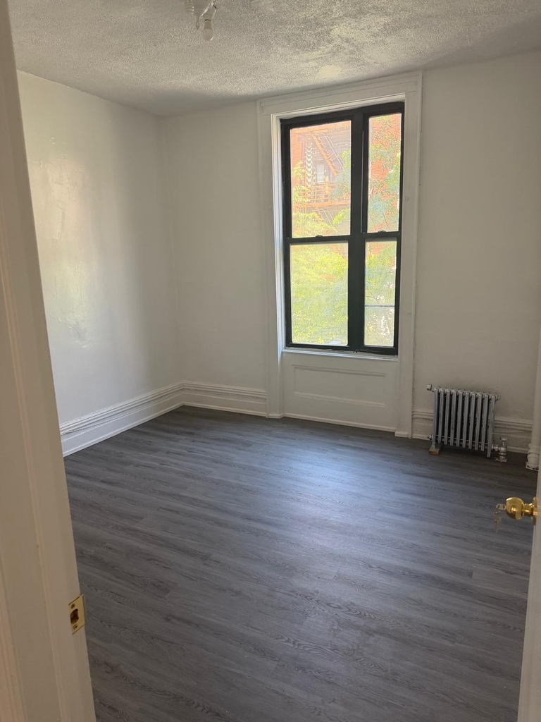 West 184th Street - Photo 7
