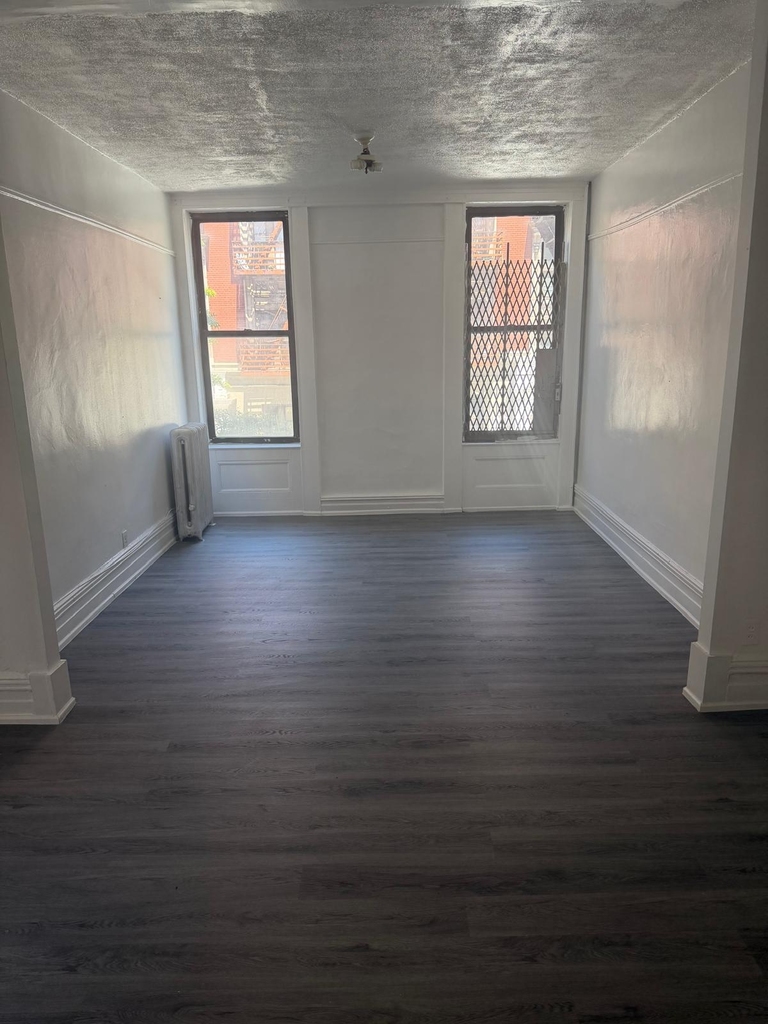 West 184th Street - Photo 4
