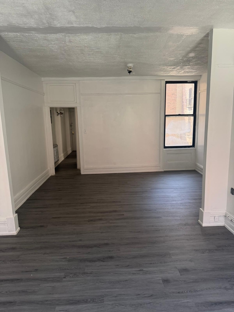 West 184th Street - Photo 8