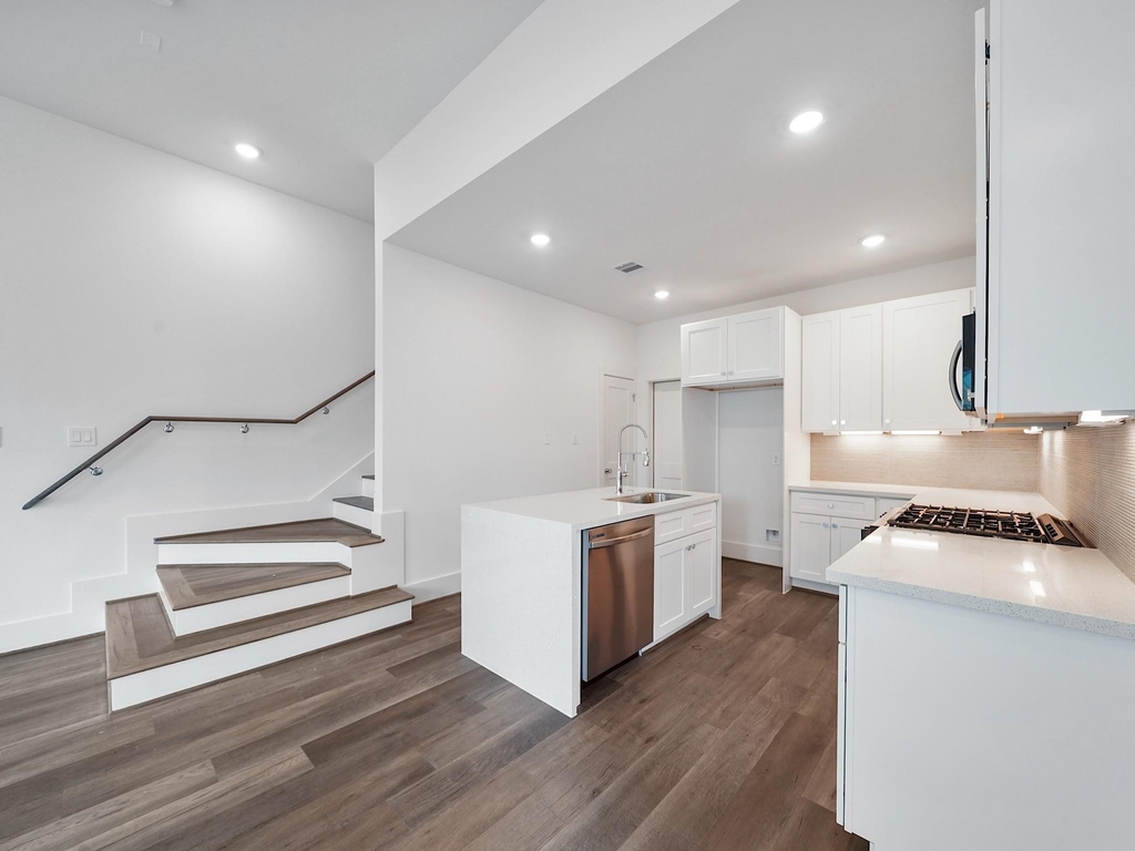 7504 Carver Road - Photo 4