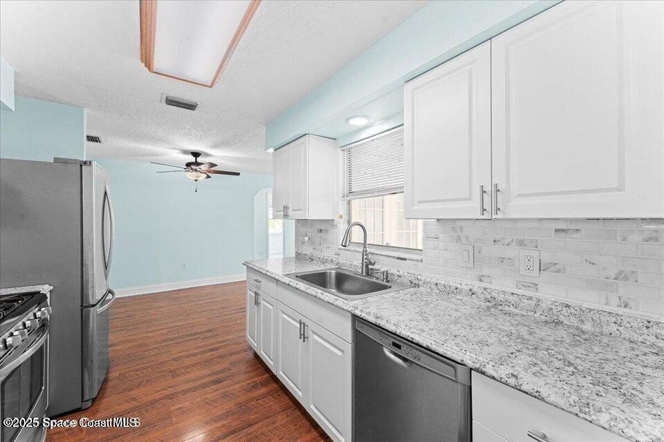 1527 Spruce Road - Photo 4