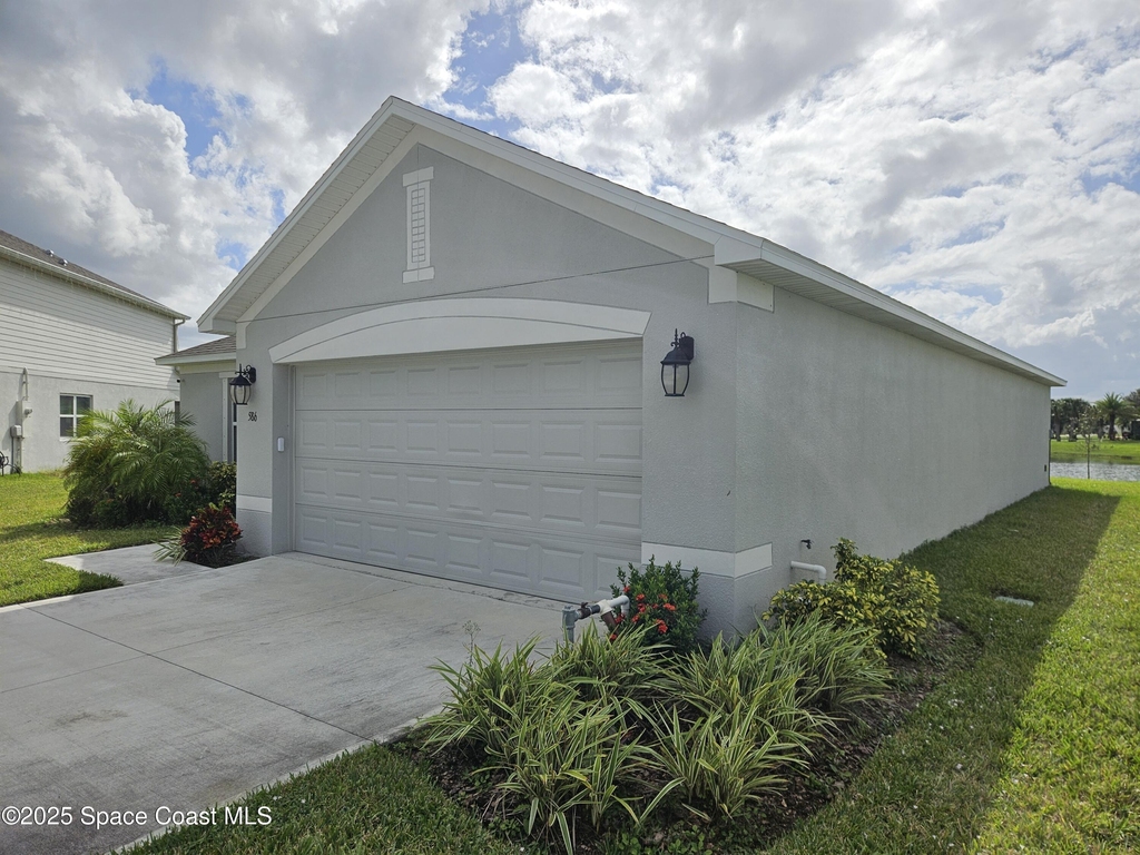 586 Cooper Court Sw - Photo 1