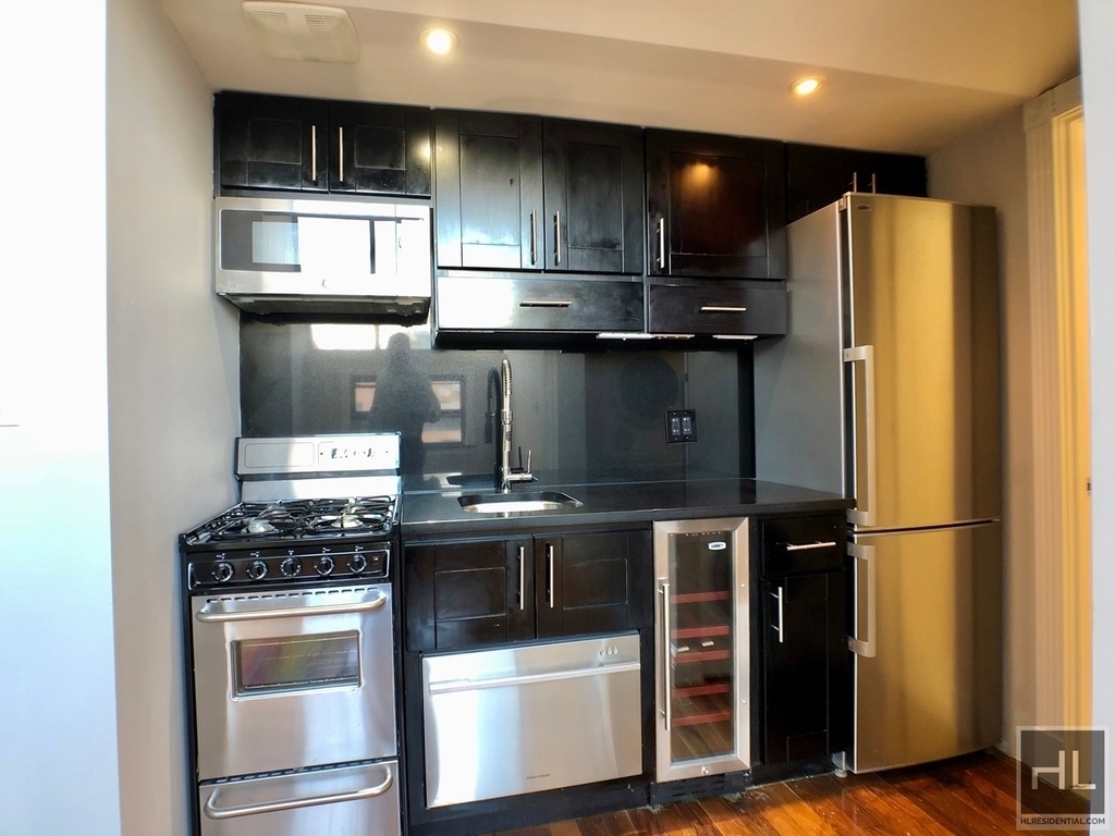 West 14th Street - Photo 3