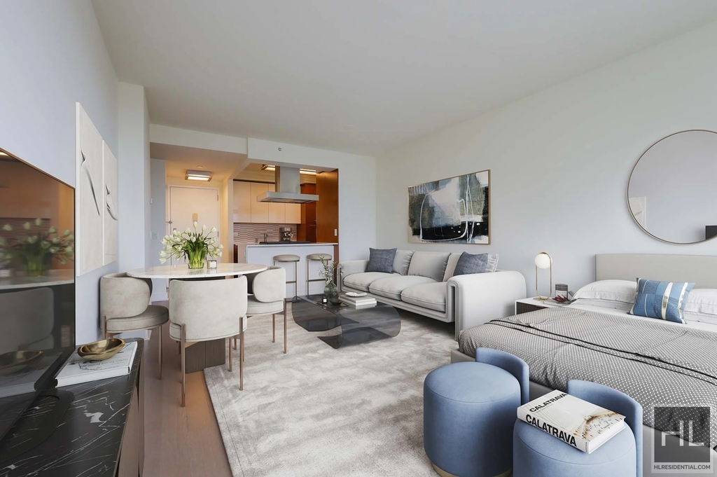West 42nd Street - Photo 1