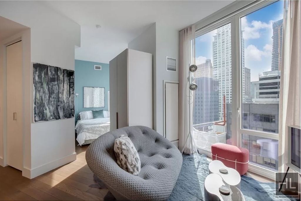 East 44th Street - Photo 3