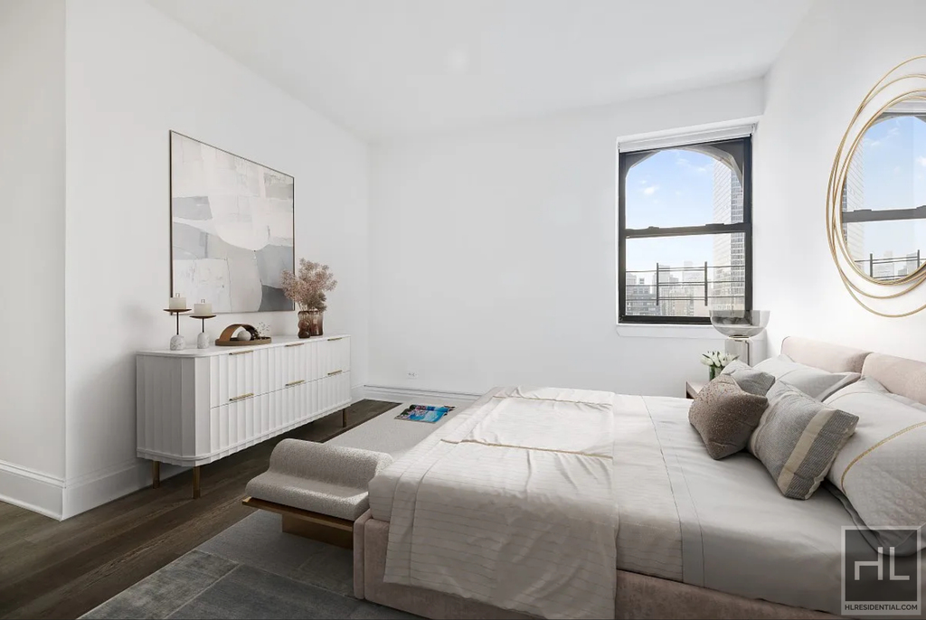 West 34th Street - Photo 2