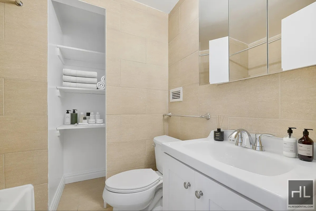 West 34th Street - Photo 6