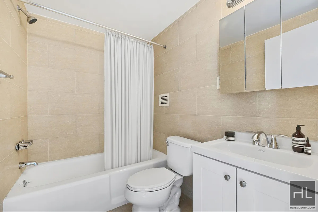 West 34th Street - Photo 5