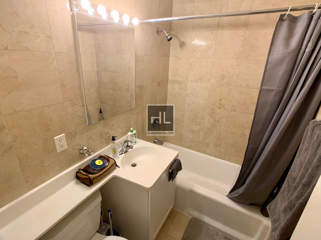 East 49 Street - Photo 7