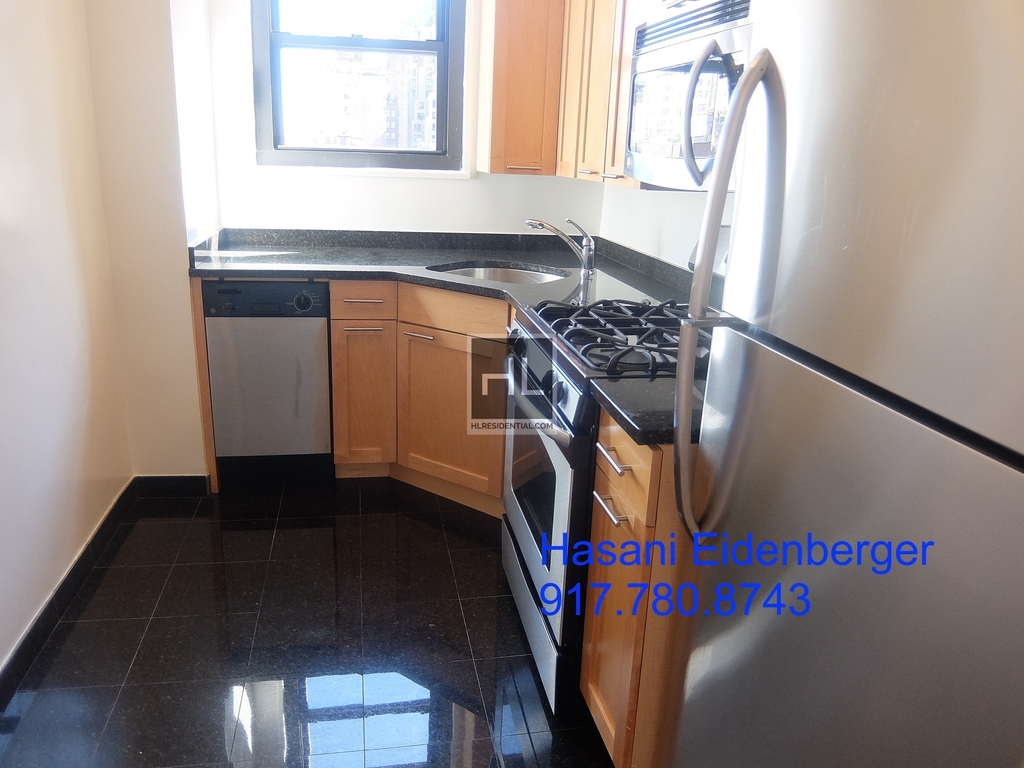 East 49 Street - Photo 3