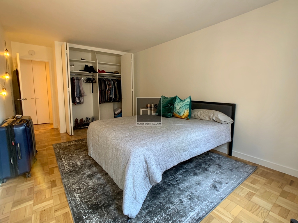 East 49 Street - Photo 5