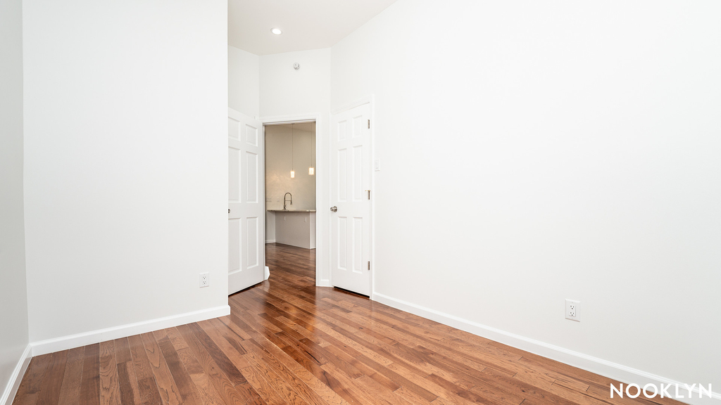 18-69 Greene Ave - Photo 3