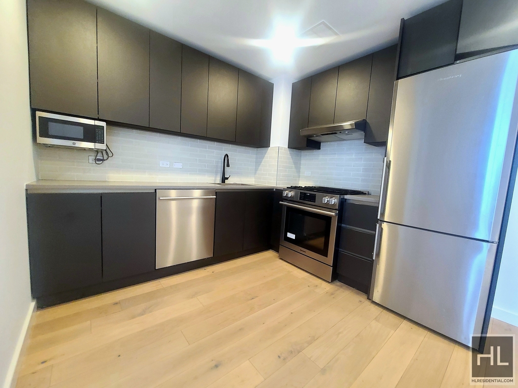 Northern Boulevard - Photo 13