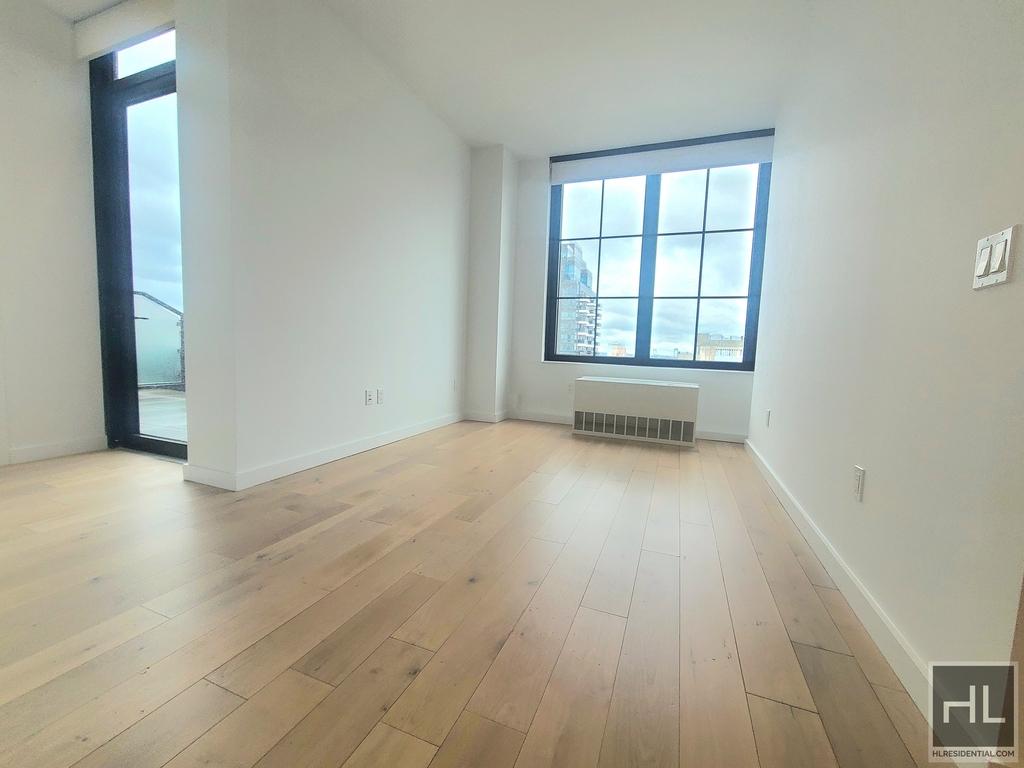 Northern Boulevard - Photo 10