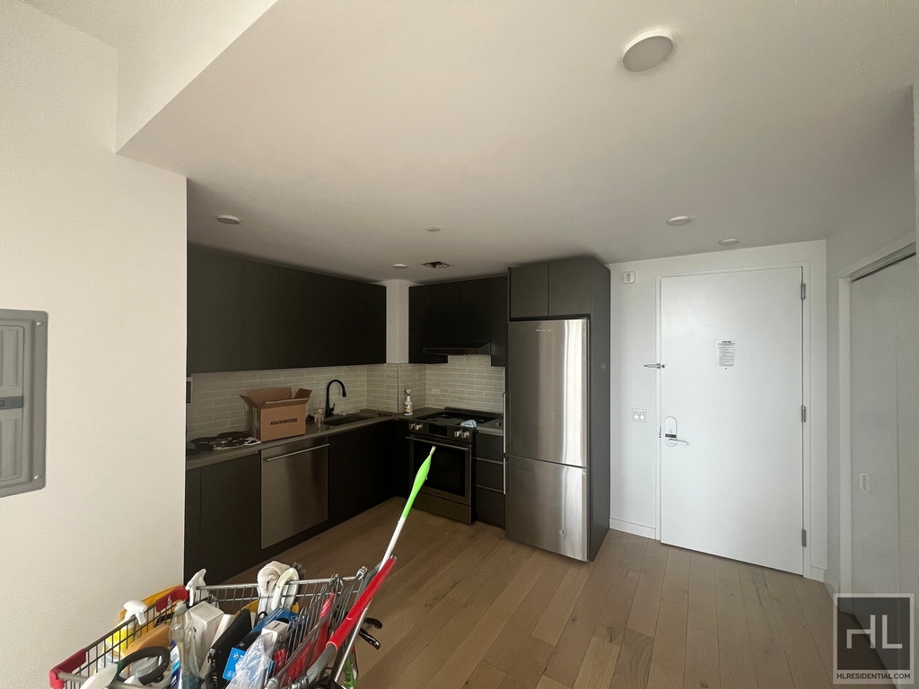 Northern Boulevard - Photo 8