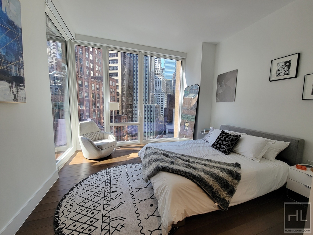 East 44th Street - Photo 1