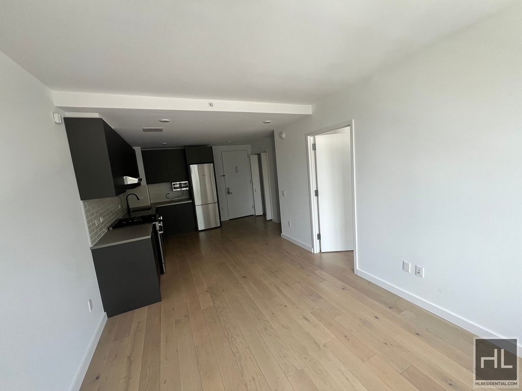Northern Boulevard - Photo 2
