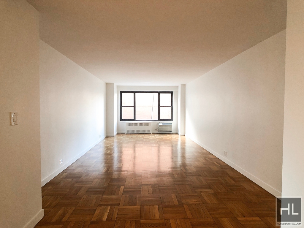 Fourth Avenue - Photo 1