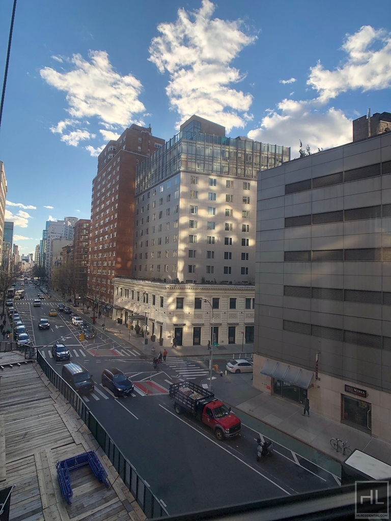 Fourth Avenue - Photo 8