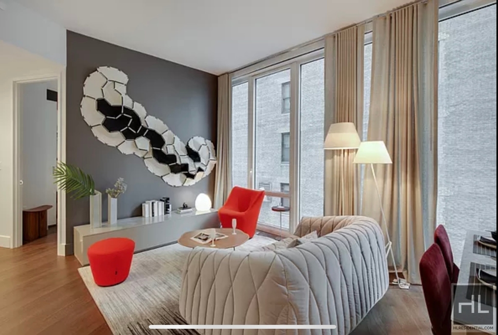 East 44th Street - Photo 3
