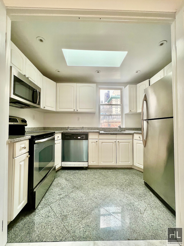 West 55th Street - Photo 5