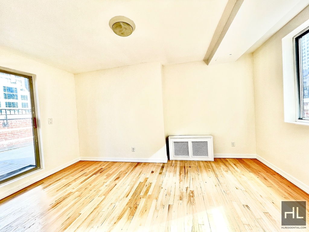 West 55th Street - Photo 1